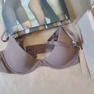 SKIMS Plunge Bra